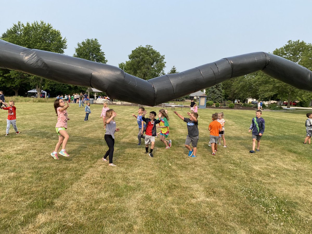 awlswa's tweet photo. Solar Kites, Blend Bikes, and Soil/Solar exploration! @OSLN #SummerSTEAM @xcite_learning @OHEducation #SummerLearningProgram https://t.co/lKUnhs05bL