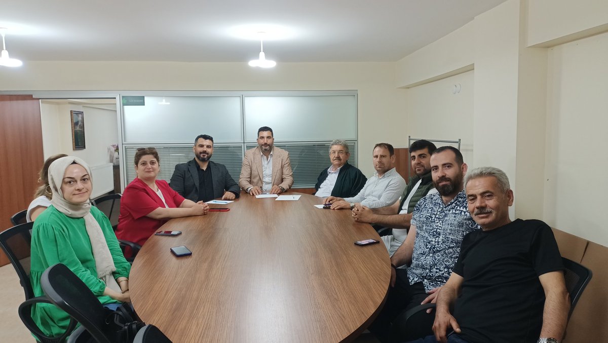 GebzeGelecek's tweet photo. Gebze İlçe Başkanlığı olarak İl Başkanımız , İlçe Başkanımız  il ve ilçe yöneticilerimizin katılımı ile haftalık olağan toplantımızı gerçekleştirdik.
@ArabaciHasan 
@krtknemre 
@GelecekPartiTR https://t.co/0AzNnAbnBP