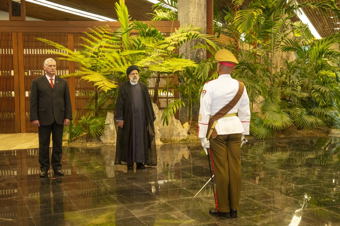 DiazCanelB's tweet photo. Recibimos en el Palacio de la Revolución al presidente de la República Islámica de #Irán, Seyyed Ebrahim Raisi.

En conversaciones oficiales, resaltamos el excelente estado de las relaciones políticas y diplomáticas, basadas en el respeto mutuo, la amistad y la cooperación. https://t.co/fqA7geFNab