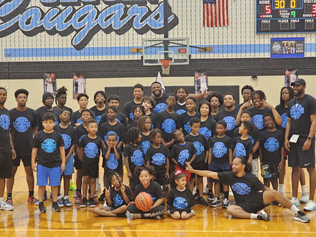 🏀 Camp: Most Improved. King of the Hill - block/elbow Champ. 
#babyzbo @NBA @IMGABaseball @IMGAcademy @Dame_Lillard @NBAonTNT @KalebLogan #basketball