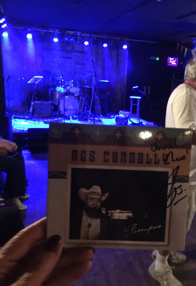 Excited to be at Lil’s in Witney, for ⁦<a href="/ConnollyAgs/">Ags Connolly</a>⁩ album launch.