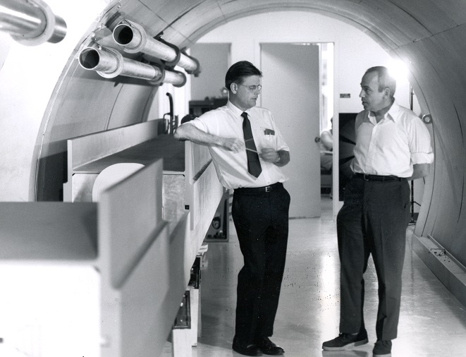 ValerieH137's tweet image. Today is @Fermilab&apos;s birthday! #OnThisDay 56 years ago, the lab began operating. It was originally called the National Accelerator Laboratory, and its first offices were in Oak Brook, IL. You can learn more about the beginning of the lab here: history.fnal.gov/this_day_1967_…