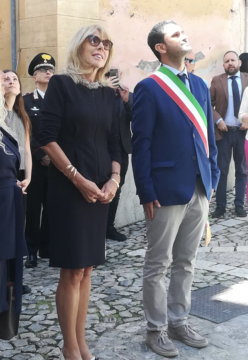 AmbIrelandRome's tweet photo. Delighted to further develop the strong cultural links between #Italy and #Ireland, signing a memorandum of understanding between the communities of beautiful @ComuneCasperia and our own @killarneydotie 🇮🇪🤝🇮🇹 https://t.co/a49S9gUrpZ