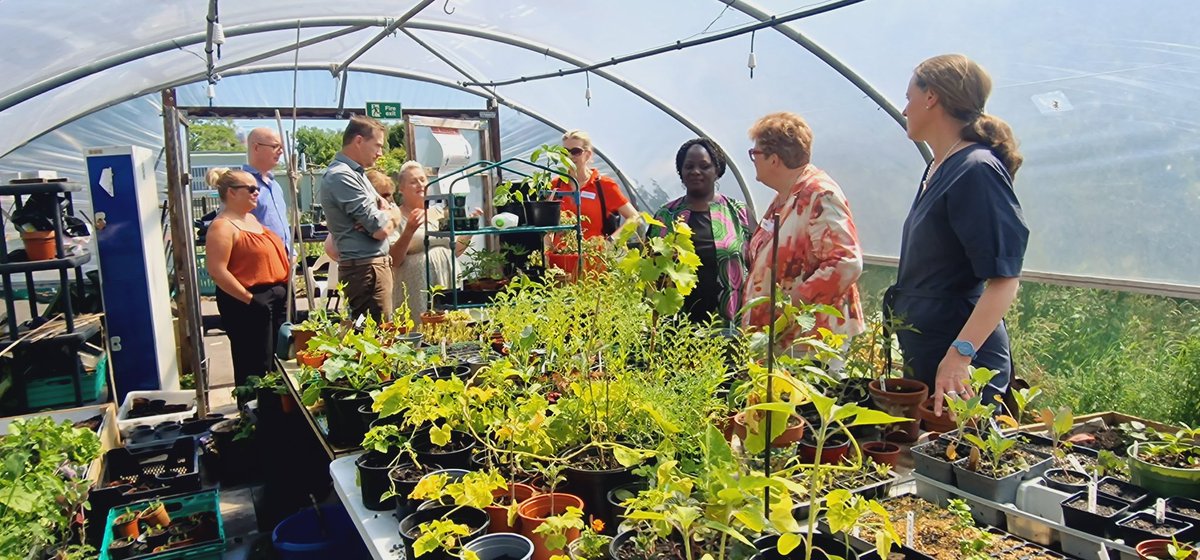 SupportSawn's tweet photo. Inspiring visit  at GROWE from @matt_leach from @LocalTrust @Sarah Llewelin from #CadburyTrust, @SarahPDavidson   from #TheCarnageTrust  @PaulKissack from #theJosephRowntreeFoundation  @catjaneseymour from #AssociationofCharitableAssociations  looking at community👇 https://t.co/GfEpjZZTd5