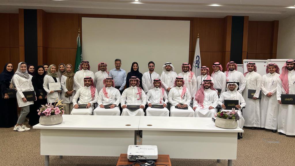 تبارك كلية طب الأسنان لخريجيها:
د. عبدالرحمن العقيلي
د. نواف المصطفى
د. خالد الهلال
د. خالد الفاران
د. هند الفهيد
د. وعد الدباسي
د. ريم الوكيل
د. عبدالمجيد التركي 
تكريمهم من المجلس العلمي للبورد السعودي في تقويم الأسنان لأفضل العروض التقديمية للحالات الاكلينيكية.