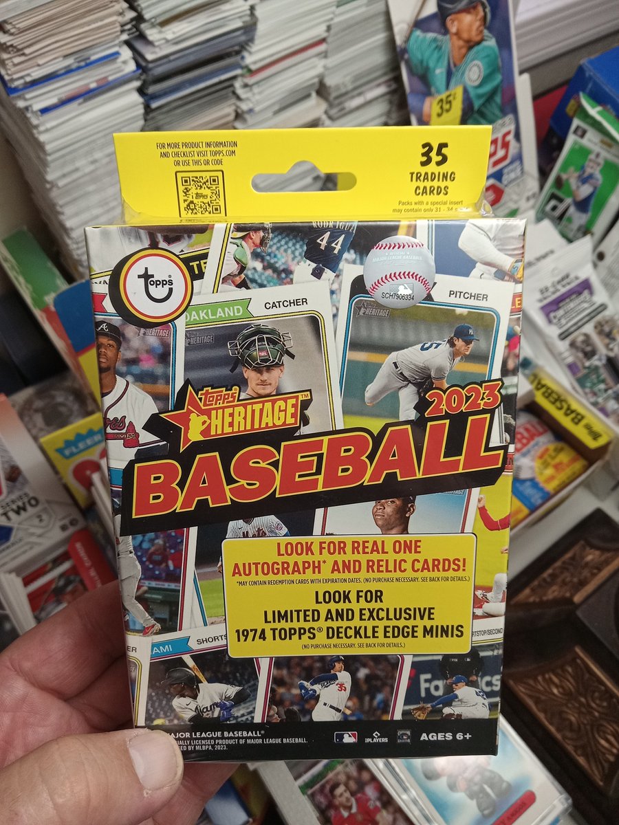 Flash 3K Follower Appreciation #Giveaway! 
💜💪🏻🔥
One person who LIKES, COMMENTS & RETWEETS this post will win this Heritage Hanger, tonight! 
#baseballcards #thehobby #sportscards 
We will use Twitter picker at 10pm EST to decide.