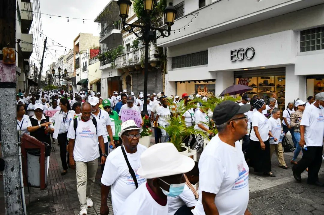 sectvulnerables's tweet photo. Envejecer es sólo otra palabra para vivir". – Cindy Joseph
Hoy 15 de Junio del 2023 celebramos junto al Consejo Nacional de la Persona Envejeciente (CONAPE) el Día Mundial de Toma de Conciencia del Abuso y Maltrato en la Vejez. @CONAPERD https://t.co/IM3vjLx12A