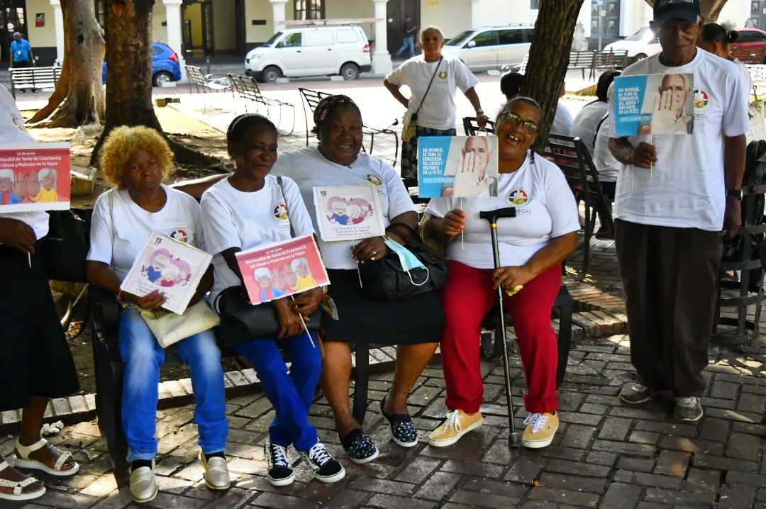 sectvulnerables's tweet photo. Envejecer es sólo otra palabra para vivir". – Cindy Joseph
Hoy 15 de Junio del 2023 celebramos junto al Consejo Nacional de la Persona Envejeciente (CONAPE) el Día Mundial de Toma de Conciencia del Abuso y Maltrato en la Vejez. @CONAPERD https://t.co/IM3vjLx12A