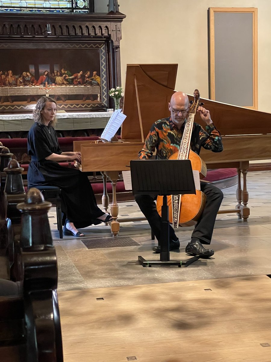 IWF:n International Women Forumin kansainväliset naisjohtajat Vantaan kaupungin vieraana. Oli iso tavata heidät. Aiheena Vantaa, kaupungin johtaminen ja naisjohtajuus. Lopuksi tutustuimme Pyhän Laurin kirkkoon ja siellä yllätyksenä mini Barokkikonsertti. #vantaa #IWFHelsinki23