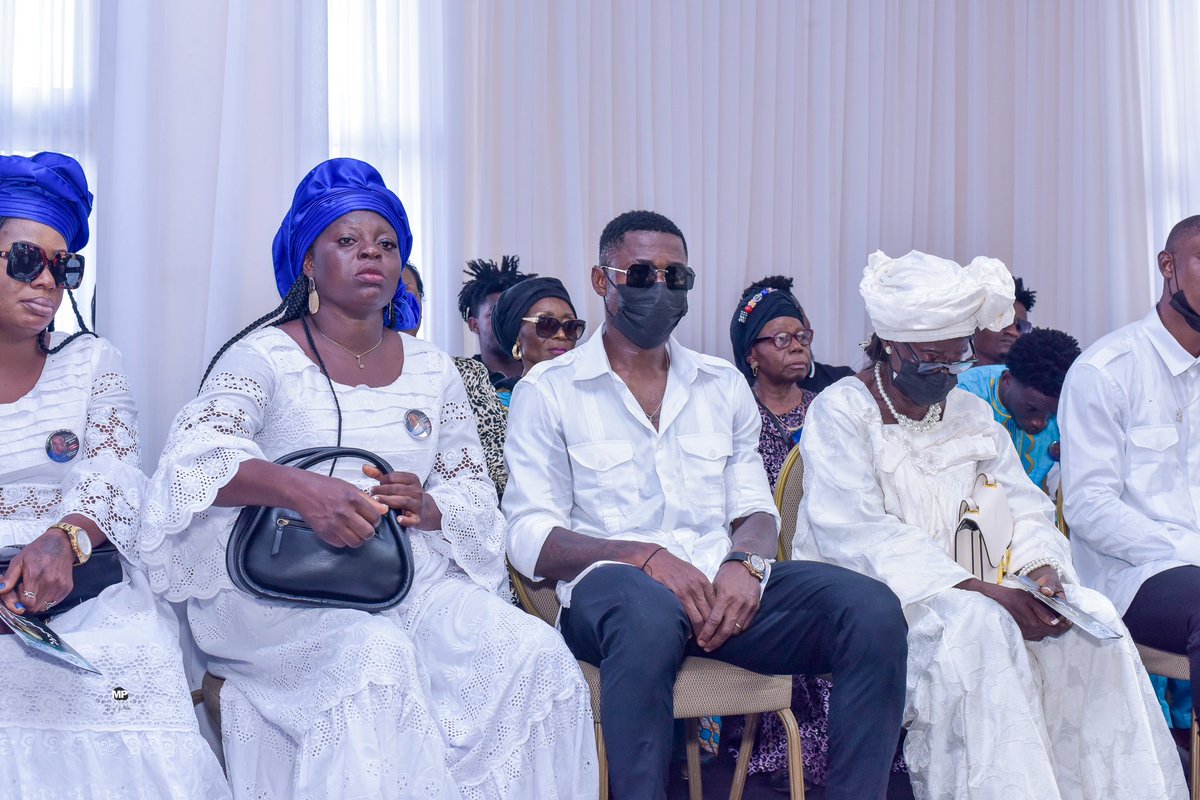 YvanManyo's tweet photo. Il y’a 2 mois que l’international Camerounais milieu de terrain Martin Hongla a perdu son papa celui dont il a hérité le nom 👌🏾Mr Hongla Ima Martin  
La levée de corps était à l’hôpital général de Yaoundé ce 15/06/2023 
Courage 🦁 @Hongla18 https://t.co/xO1ZyImcIk