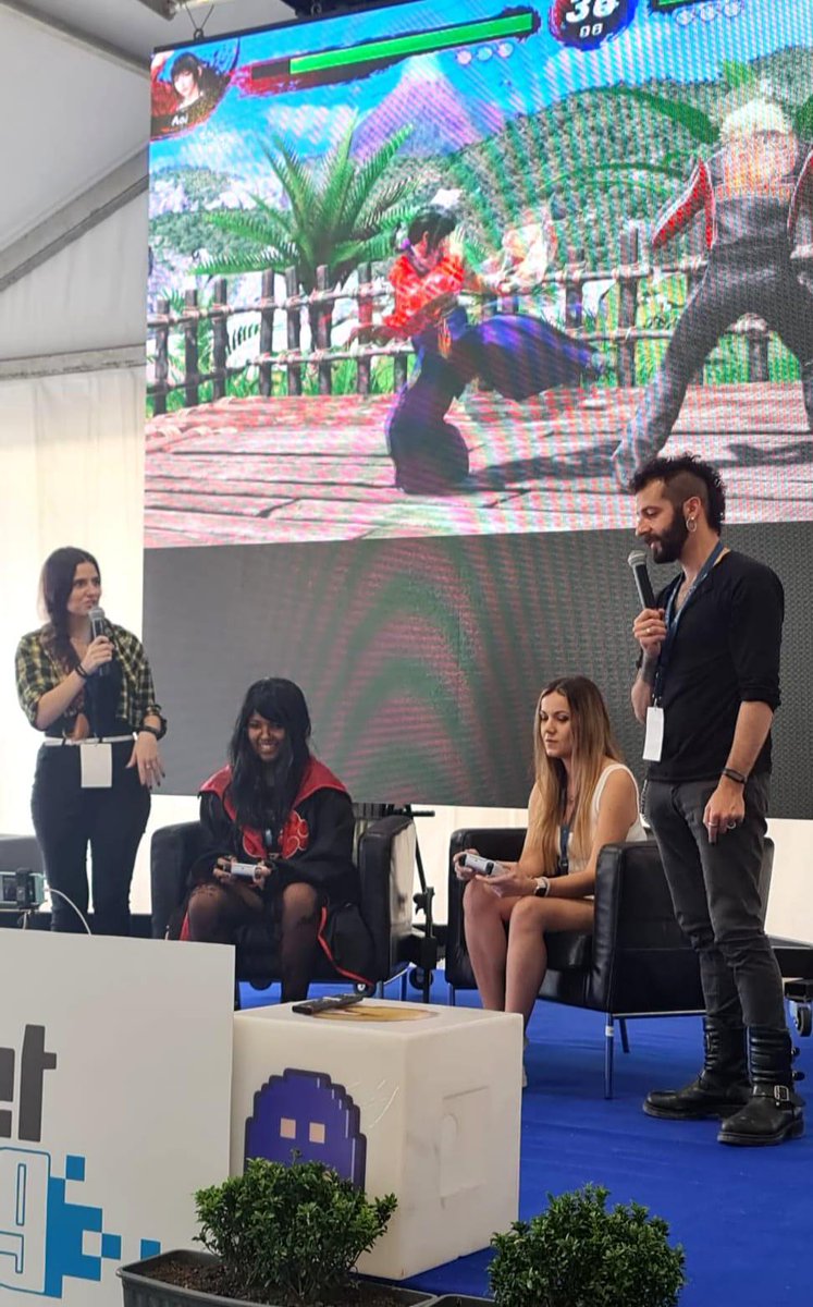 Ravsieg's tweet photo. Another demonstration of the cultural power #SEGA still holds on modern day Portugal.
#VirtuaFighter remains a staple in VG events held by national TV &amp; social media gaming personalities. ✌️

@upyourarsenaltv @OneRingWraith @nurya_quests thank you for keeping our memories alive! https://t.co/IpP5I6Xuvu