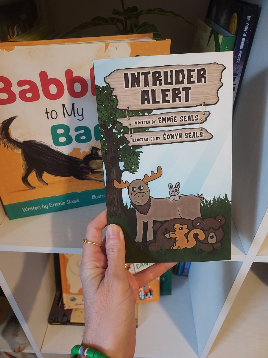 It is BOOK RELEASE DAY!
Available globally, wherever you snag books 🥳
#kidlit #kidsbooks #chapterbook #readaloud #spreadliteracy #interactivebook #mystery #logbook #summerreading #IntruderAlert