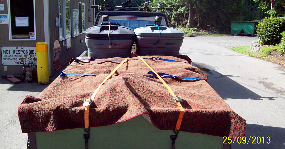 It's illegal in WA to travel with an unsecured vehicle load. Fines range from $231 to $5,000, including potential jail time. Do the right thing by securing your load to save lives & prevent litter. #SecureLoadsWA #LitterFreeWA @wastatepatrol @wsdot @targetzero