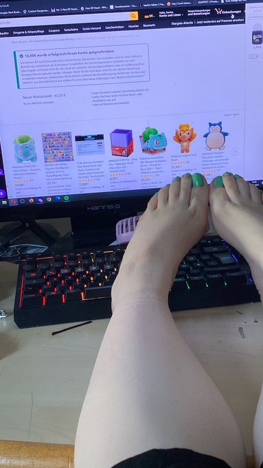 weil grad dabei bein .. noch wer fuss selfis auf wunsch ?
bezahlbar mit pp,amazon unf verse

#feet #feetfethish