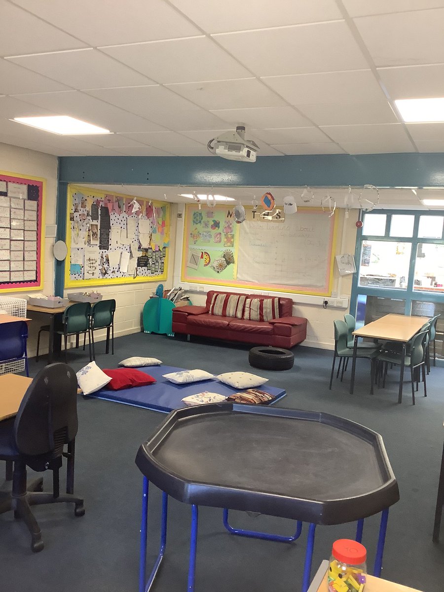 A different sort of a day in P5! Today for our DIY day we tried a @thinkingclassrm and all of our tasks tested our critical thinking….and all done through play @carronshoreps #playistheway @Letsgetplayful P5 were very surprised to see how different the classroom looked! (1/…)