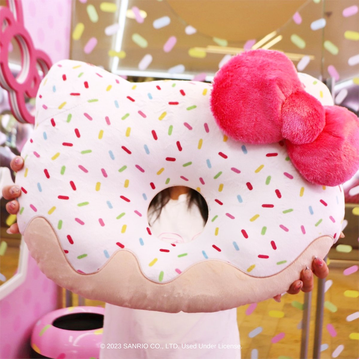 Take home a new supercute Donut Cushion from the #HelloKittyCafe at Fashion Show Mall in Las Vegas 🍩💞 Tag a bestie who needs this!