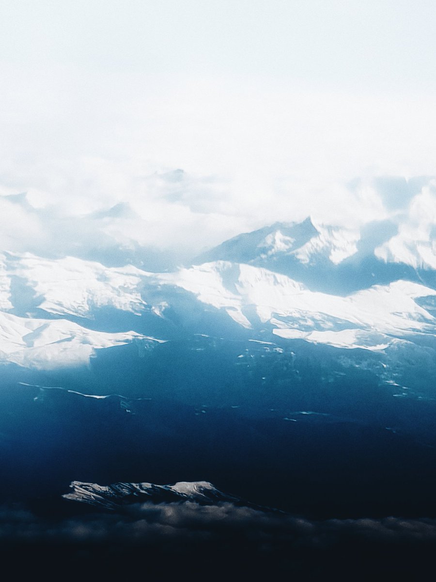 lipi_clicks's tweet photo. Through the airplane window 🗻 🛬
#Spain
#shotonhonor @Honorglobal #honormagic4pro #Snapdragon #snapdragoninsiders @Snapdragon @Lightroom #lightroom https://t.co/hcb5KoJbEB