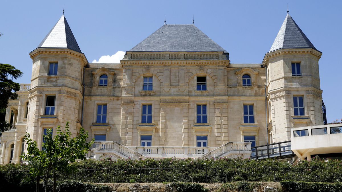 RenaudMuselier's tweet photo. Scandalisé, comme tant de Marseillais, par le traitement réservé à Nicolas #Pagnol par la Ville @marseille. Le "Château de ma mère" n'est pas à #Marseille un lieu comme les autres, mais un site emblématique de notre culture, notre patrimoine ! 
Choix incompréhensible, illisible. https://t.co/n8Jp8psqBV