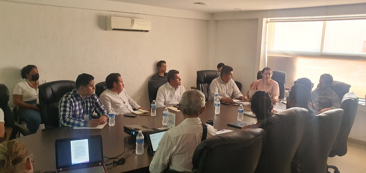 Cmunicipios1's tweet photo. La @CONUEE_mx presente en la Segunda Sesión Ordinaria de la Comisión Estatal de Energía del estado de Morelos, tratando temas de #EficienciaEnergética https://t.co/IsAu0RKfvD
