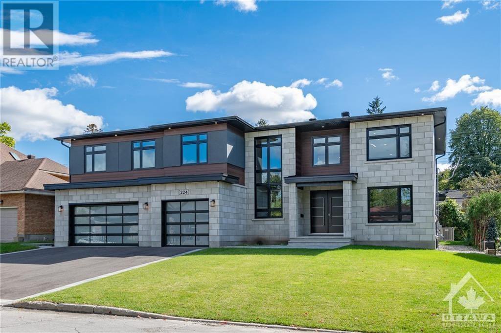 NickOnischuk's tweet photo. LUXURY LIVING in Alta Vista! 

6 bedrooms 
5.5 bathrooms
Custom built home on a large lot
7300 sqft (approx) of living space

Offered at $3,395,000

#Ottawa #luxury #realestate https://t.co/yNsyZhCvsf