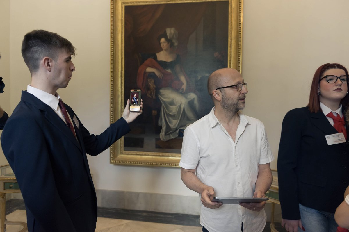 museumsmartview's tweet photo. Attraverso l'uso dei visori VR e di device dedicati, con un'app per l'AR, i ragazzi dell’IIS Don Geremia Piscopo hanno preso parte ad una delle prime #MSVExperience per un tour immersivo e interattivo. https://t.co/iGzNg9Mtip