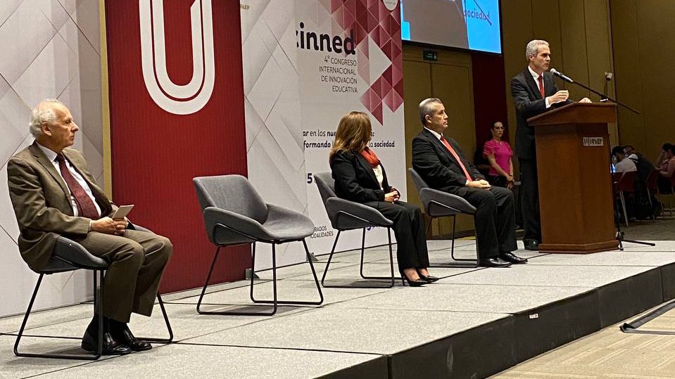 UPAEP's tweet photo. El Dr. Emilio Baños @RectorUPAEP señaló que la innovación debe ser como la sabia que recorre la educación, pero la innovación por la innovación misma no nos lleva a nada.
#CINNED #UPAEP #LaUniversidadTransformadora https://t.co/q5RV8DOBAV