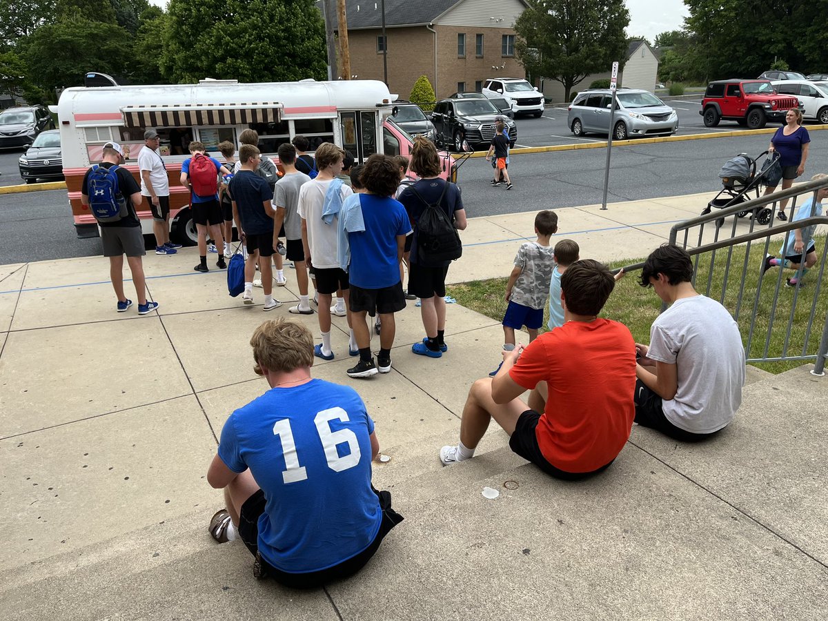 NAZhoops's tweet photo. Ending camp with some ice cream!
๐ต๐ฆ
๐
#sweethoops #nothingbutice
#blueeaglefamily
I https://t.co/39lzjAVJPa
