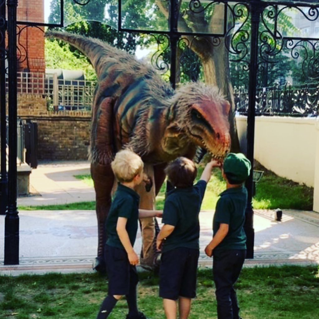 ArnoldHouseSch's tweet photo. Yesterday, our Early Years boys were so excited to meet the dinosaurs, Bobby and Jam. They learnt some fun facts about dinosaurs and leant how to edit a green screen video. The parents even got to meet the dinosaurs at home time! #trexworkshop #learningaboutdinosaurs https://t.co/CbuqWiCiYo