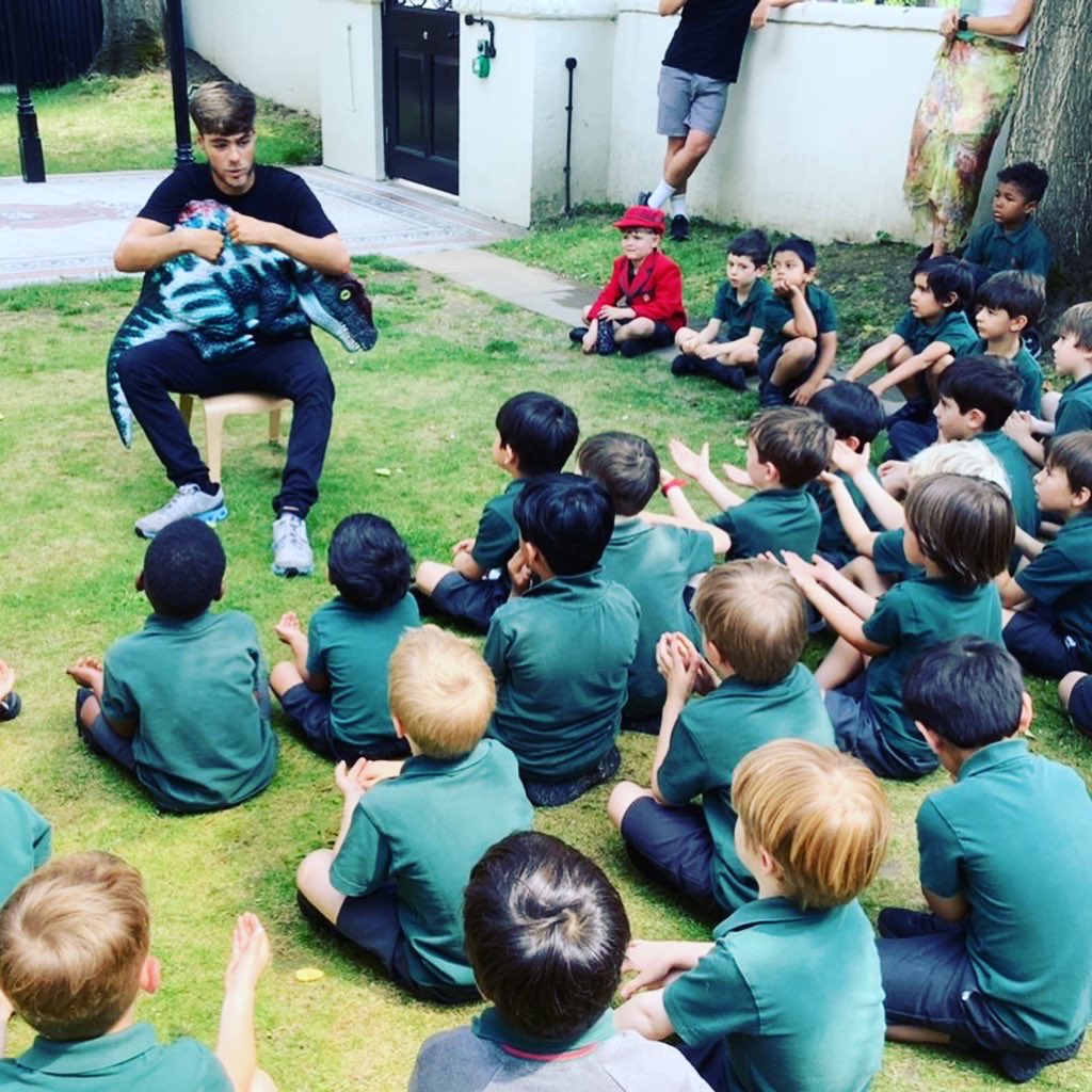 ArnoldHouseSch's tweet photo. Yesterday, our Early Years boys were so excited to meet the dinosaurs, Bobby and Jam. They learnt some fun facts about dinosaurs and leant how to edit a green screen video. The parents even got to meet the dinosaurs at home time! #trexworkshop #learningaboutdinosaurs https://t.co/CbuqWiCiYo