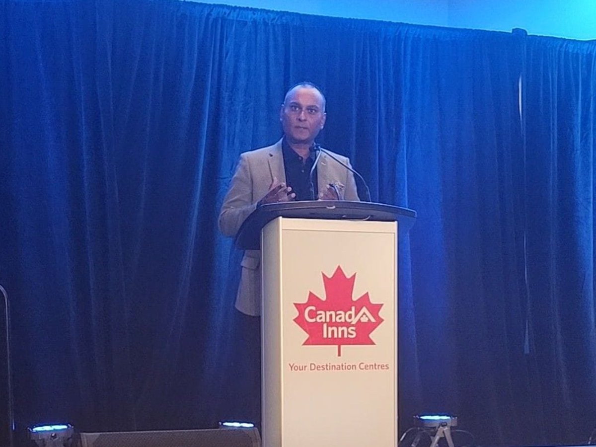 MortgageProsCan's tweet photo. This AM has been as engaging as we anticipated for our Winnipeg Symposium attendees!
🗓️marketing tips w/ @SherryCorbitt
📑update from Reaza Ali at @FisgardAsset
🔖maximizing your business w/ @Kerzner
✅best practices w/ Lee-Ann McEllister
#MPCInAction #MyMPC https://t.co/mcea4vf528