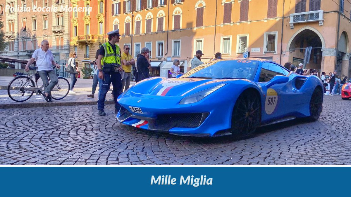 #ViabilitàMO #millemiglia 
Stanno transitando in città le Ferrari 🏎️ che precedono le auto d’epoca della Mille Miglia.