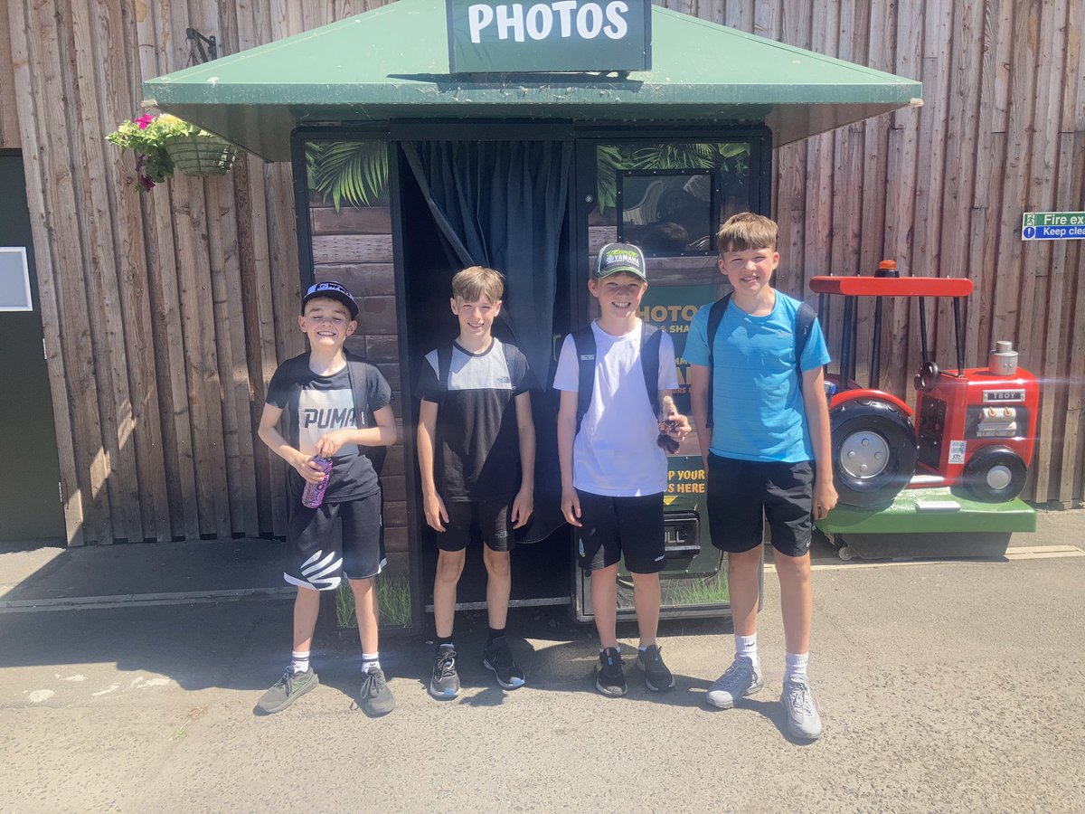 P7BWPS's tweet photo. What a great day we all had at @BlairDrummondSP! 🐯🦁🐘 https://t.co/O4OPgFJDKG