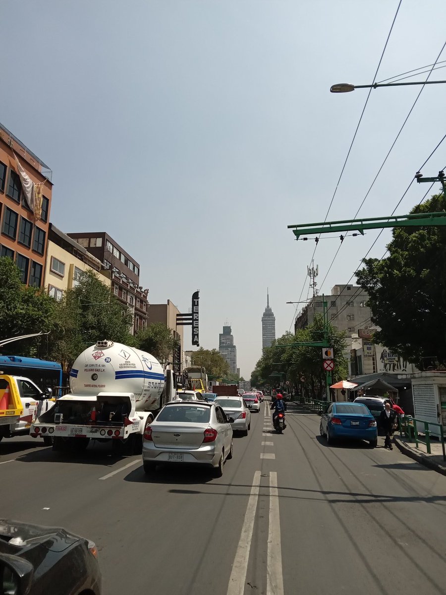 Bruma en la CDMX. 
Eje Central y Vizcaínas, Centro Histórico. 
#cdmx #centrohistoricocdmx