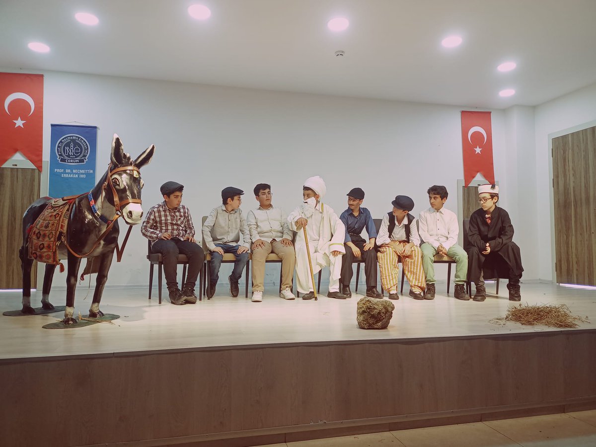nerbakaniho's tweet photo. OKULUMUZDA TİYATRO ŞÖLENİ
Görsel Sanatlar öğretmenimiz Mesude M. KIRIŞ ve ekibi, yıl sonu tiyatro gösterileri ile izleyicilere harika dakikalar yaşattılar. Öğretmenimizi ve öğrencilerimizi tebrik ederiz. https://t.co/ruX6Or4lxi