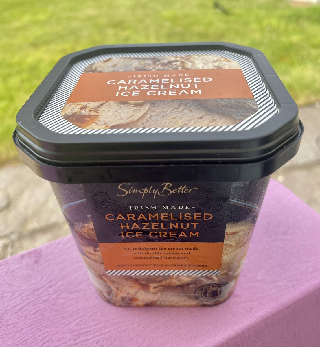 This is probably my favourite tub of ice cream - it’s made in Ireland by @morelliicecream for @SimplyBetterDS Yum! Highly recommended. #uachtarreoite #icecream #glace #Eis 🍨