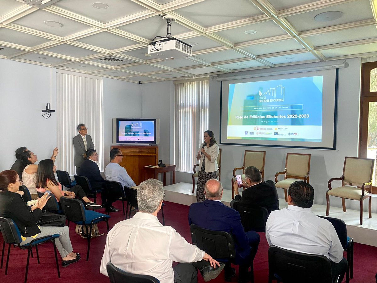 Cmunicipios1's tweet photo. La Mtra. @fairuz_loutfi, Gerente de @WRIMexico, el Dr. Michael McNeil, Director de la iniciativa energética LBNL en México y el Ing. Oscar Vázquez, Director de #CambioClimático de @SEDEMA_CDMX  brindan palabras de cierre al evento del "Reto de Edificios Eficientes 2022-2023" https://t.co/HYE5aTrPdh