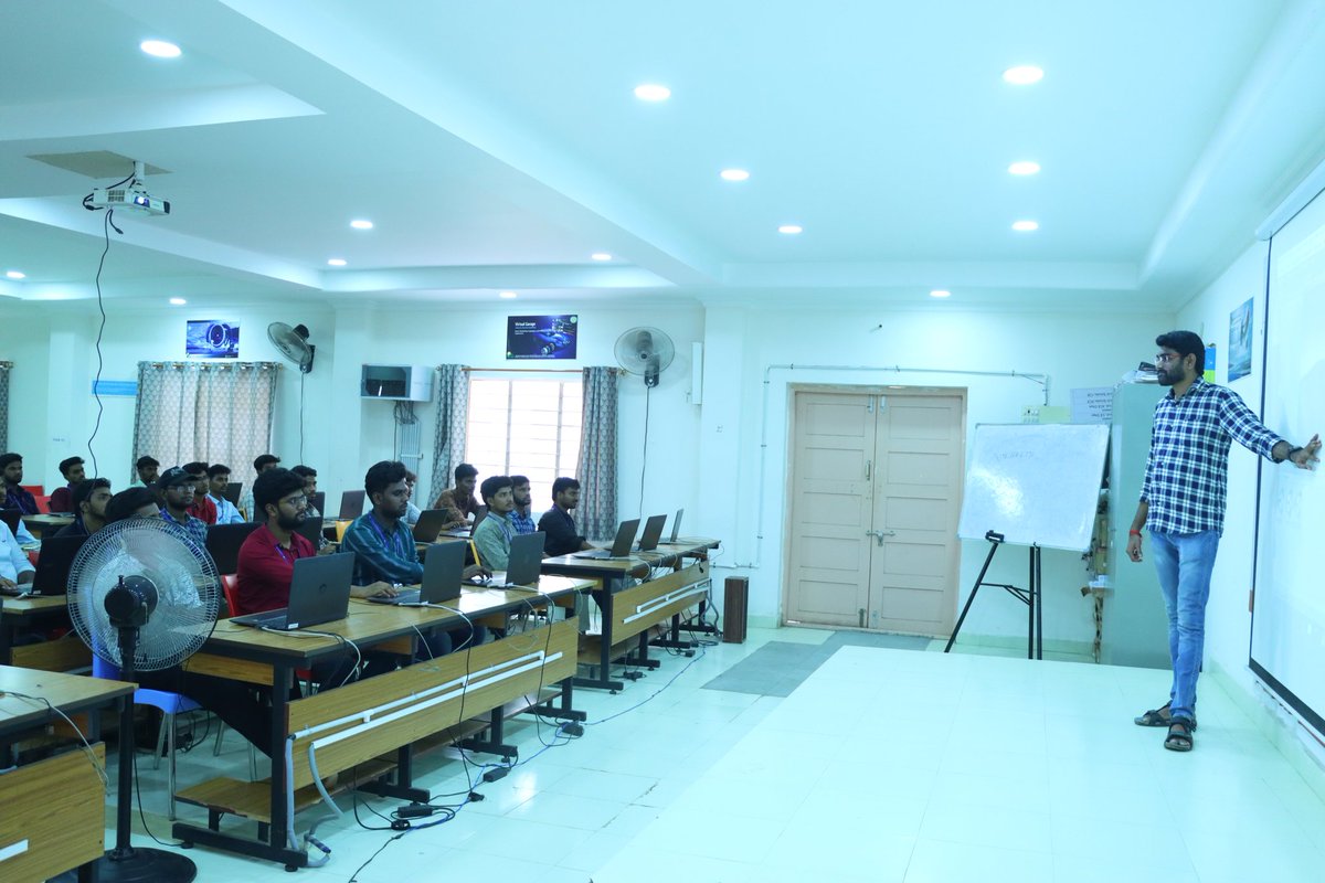 ksrmceofficial's tweet photo. Day 5 of S D Cell in association with the department of CSE is organising a one week workshop on Game design using Unity 3D from 8 - 14, June 2023

#skilldevelopmentcell #ksrmcse #ksrmskilldevelopmentcell #KSRM #ksrmce  #ksrmceclubs #jntua #AICTE #aishe #IntiativesofMHRD https://t.co/f6nwHParG7