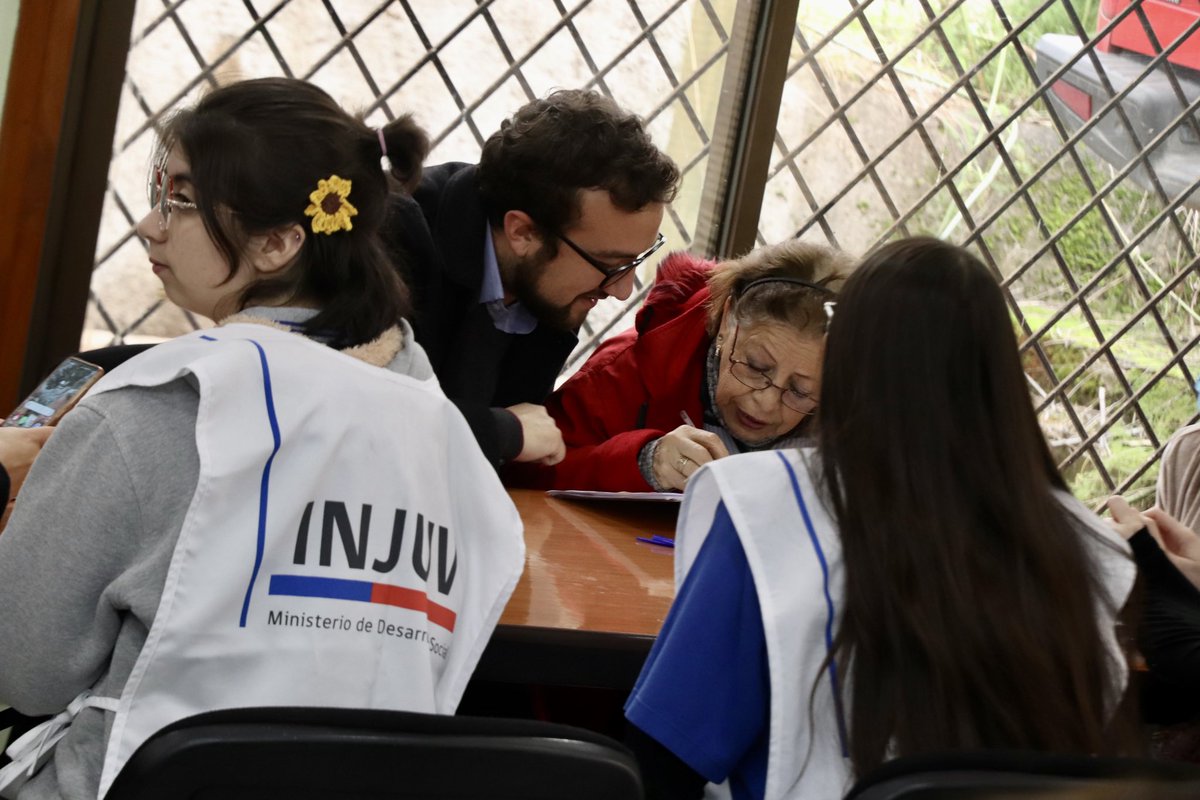 🙋🏻‍♀️🙋🏻‍♂️ Gran encuentro‼️ Esta mañana participamos en el encuentro intergeneracional por el #BuenTrato a las personas mayores organizado por <a href="/SenamaLosRios/">SENAMA Los Rios</a> junto a <a href="/INJUVLosRios/">INJUV Los Ríos</a>. Como <a href="/GobiernodeChile/">Gobierno de Chile</a> promovemos el envejecimiento digno, activo y saludable 💪🏽 #Valdiviacl <a href="/JuanGuerraH/">Juan Sebastián Guerra</a>