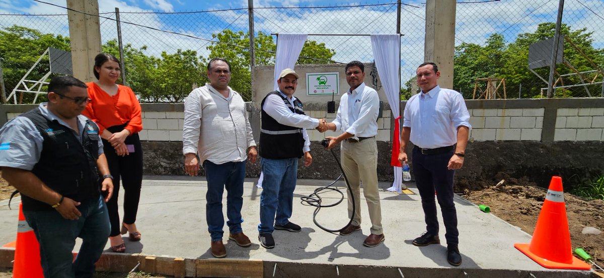 OrbeaJone's tweet photo. En #Honduras , sigue la divulgacion de la Estrategia Nacional de Movilidad Eléctrica y sigue la instalacion de infraestructura de carga. @mfigueroar77 @SENHnOficial @sernaHN https://t.co/t6CLm1aSe1