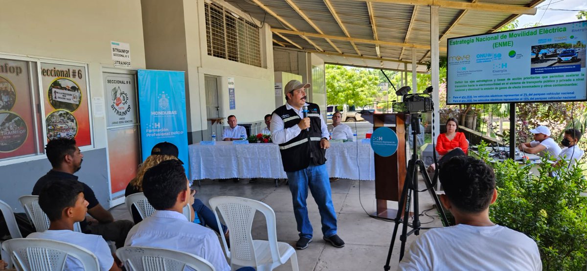 OrbeaJone's tweet photo. En #Honduras , sigue la divulgacion de la Estrategia Nacional de Movilidad Eléctrica y sigue la instalacion de infraestructura de carga. @mfigueroar77 @SENHnOficial @sernaHN https://t.co/t6CLm1aSe1