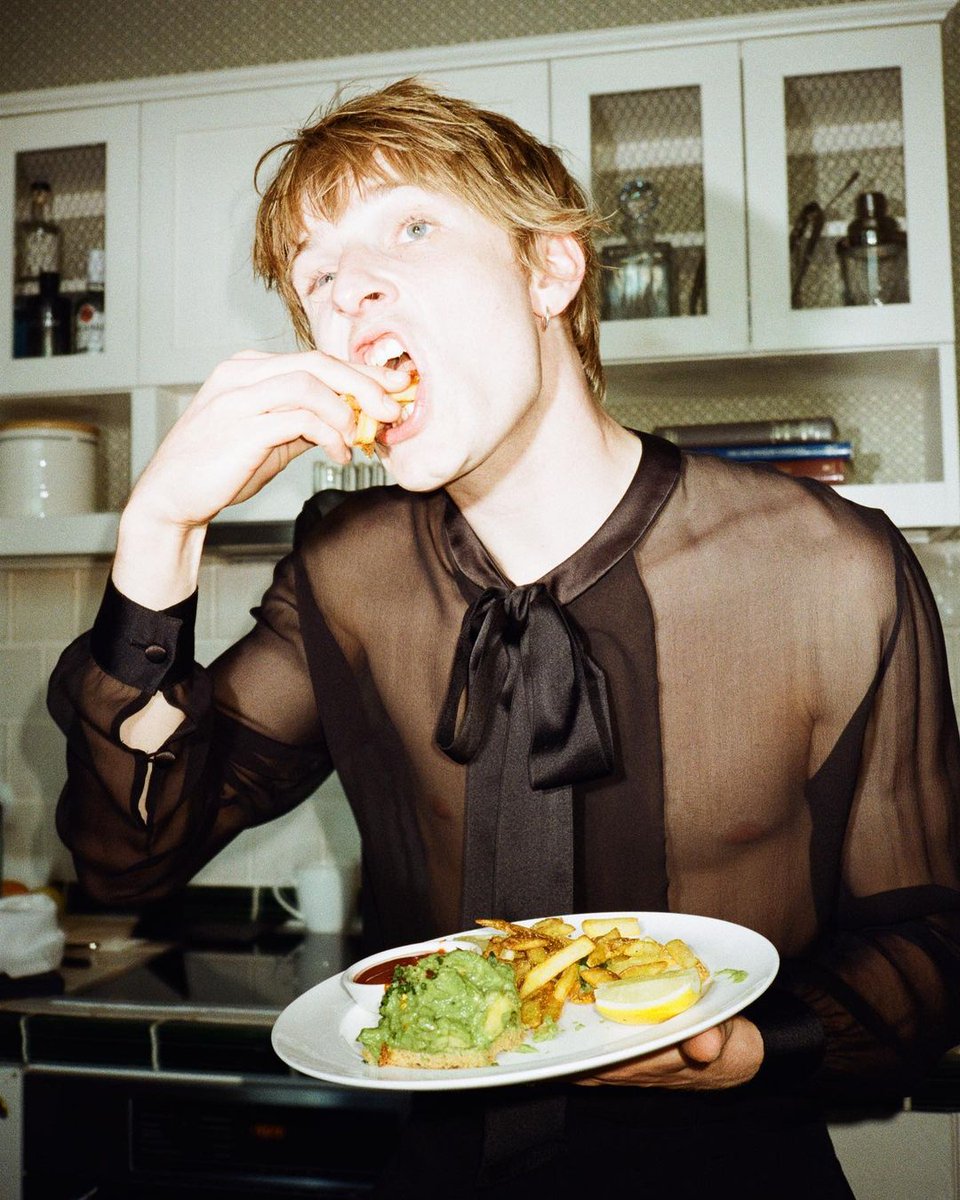 hofmannsource's tweet photo. [📸] More of Louis Hofmann photographed by Miriam Marlene while getting ready for the Saint Laurent Fashion Show in Berlin. (June 12, 2023)

🖇 https://t.co/zVVA2xNtzO https://t.co/Qf7OsC7pEi