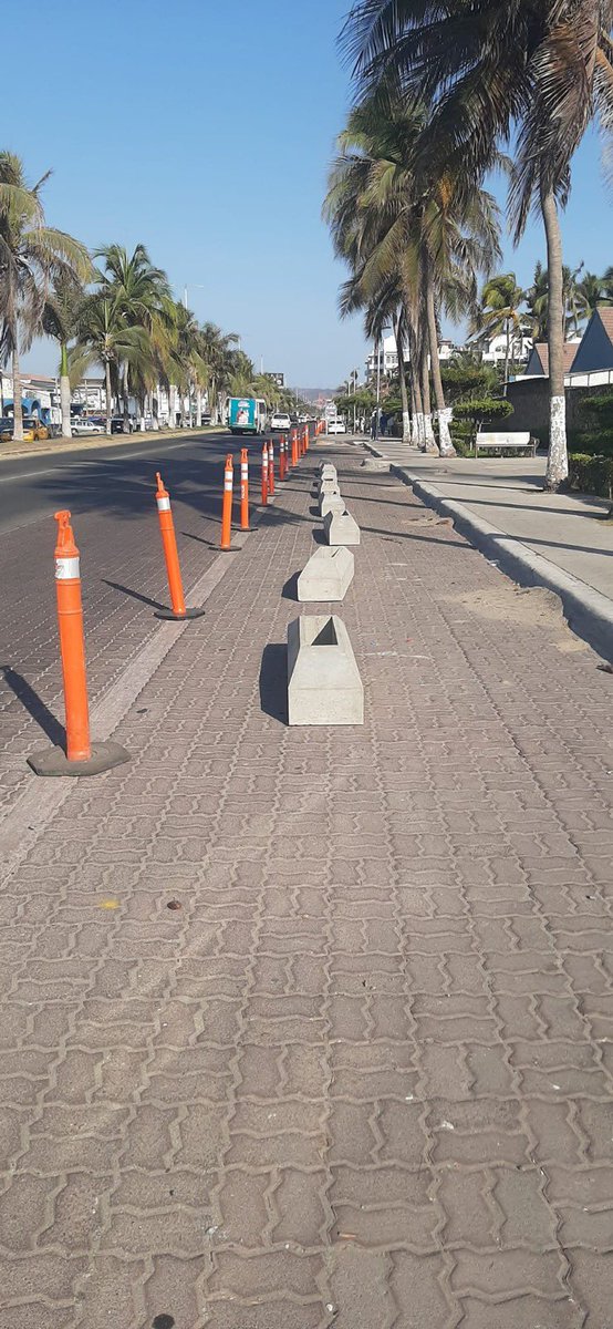 bikencity's tweet photo. 😃Durante dos años #Manzanillo fue parte de #REACTIVAMX con apoyo de @UKinMexico, a través de #UKPact 🇲🇽.

En marzo realizamos prueba piloto de ciclovía en el Blvr. Miguel de la Madrid 😎🌴🚲, 
hoy inician implementación permanente.

¡Felicidades alcaldesa @GriseldaMtzMtz! https://t.co/cs7YtsVu3a