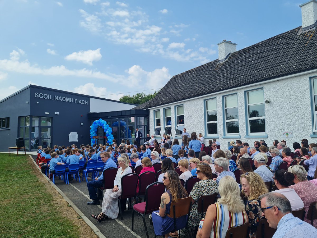 Delighted to accompany Tánaiste <a href="/MichealMartinTD/">Micheál Martin</a> today in Ballinacree, where he officially opened the new school extension.

A fantastic day with the sun beaming down as we got to see this state of the art new school building  opened which the Department invested €1.2m