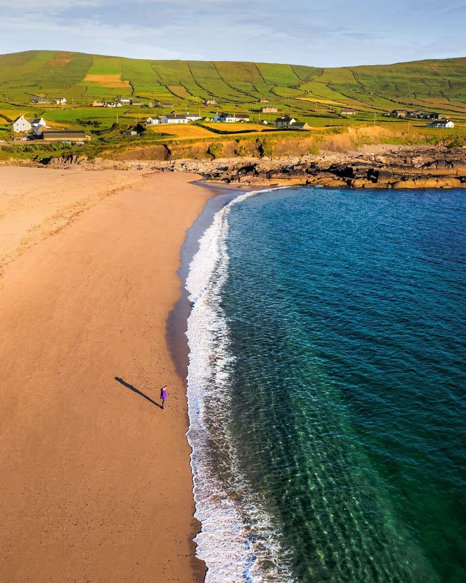 Beach day, anybody? 😍

Here are 3 of our favourite beaches along the west coast:
⛱️ Allihies, West Cork
⛱️ Dog's Bay, Galway
⛱️ Rossnowlagh, Donegal

Find more here: bit.ly/3PeZVZz

📸 mrshaneoneil [IG]
#KeepDiscovering