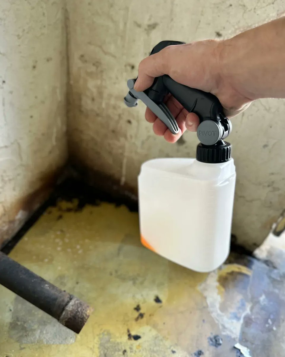 Tackling grime buildup around an old dry cleaner’s compressor room. 

With PIVOT, I'm spraying until the last drop. No waste, no fuss, just a cleaner plant in no time! 

Find PIVOT at a Walmart or future True Value store near you! 

#pivot #spraybottle #walmart #truevalue