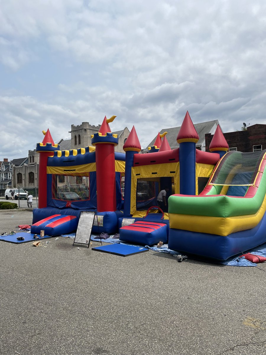 Ms_McD_Math's tweet photo. Wow! Awesome carnival @RPCS369 today! Thank you to our amazing PTO for such a terrific day! 💜💛
@debraprinc @Guerra_S83 @Gerald_Fitzhugh https://t.co/xJbHtNscCA