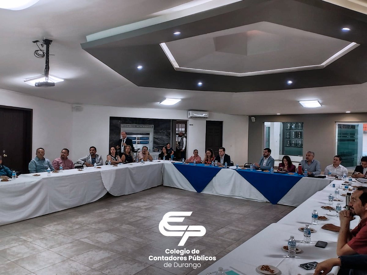 ContadoresDgo's tweet photo. #AsambleaFECOP 🙋♂️🙋♀️
🔵⚪️Con la participación del Fiscal Anticorrupción; el Lic. Noel Díaz Rodríguez, el Lic. Ignacio Aguado y la Presidenta del Patronato de Casa Hogar del #DIF Estatal, se llevó a cabo la #Asamblea Mensual de Junio por parte de la #FECOP. https://t.co/sULrU675Sv
