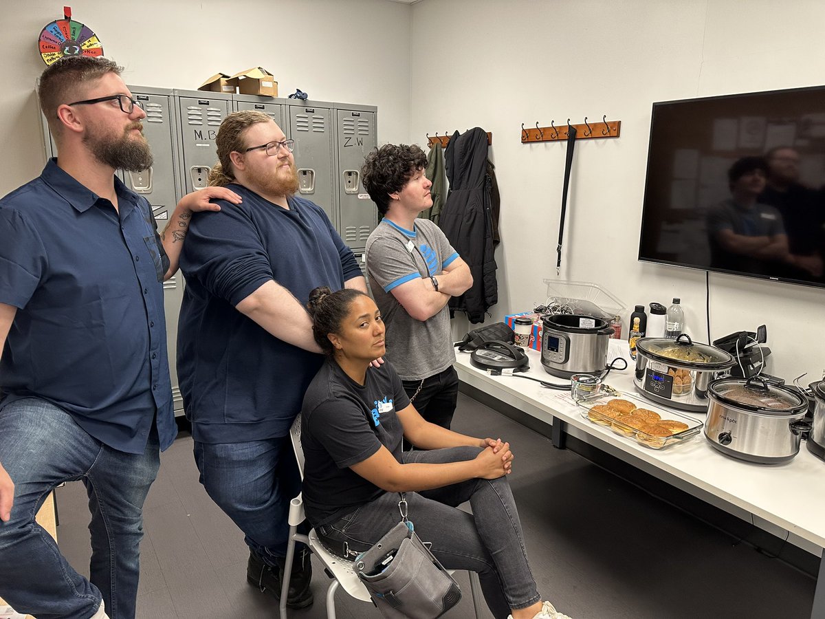 FredStrand1997's tweet photo. Potluck with a JCPenney pose! 🤣 @BOLDNP @OfficialAmyIvey @bpetersonbnp 🤣🤣🤣 https://t.co/8knE0JYy6X