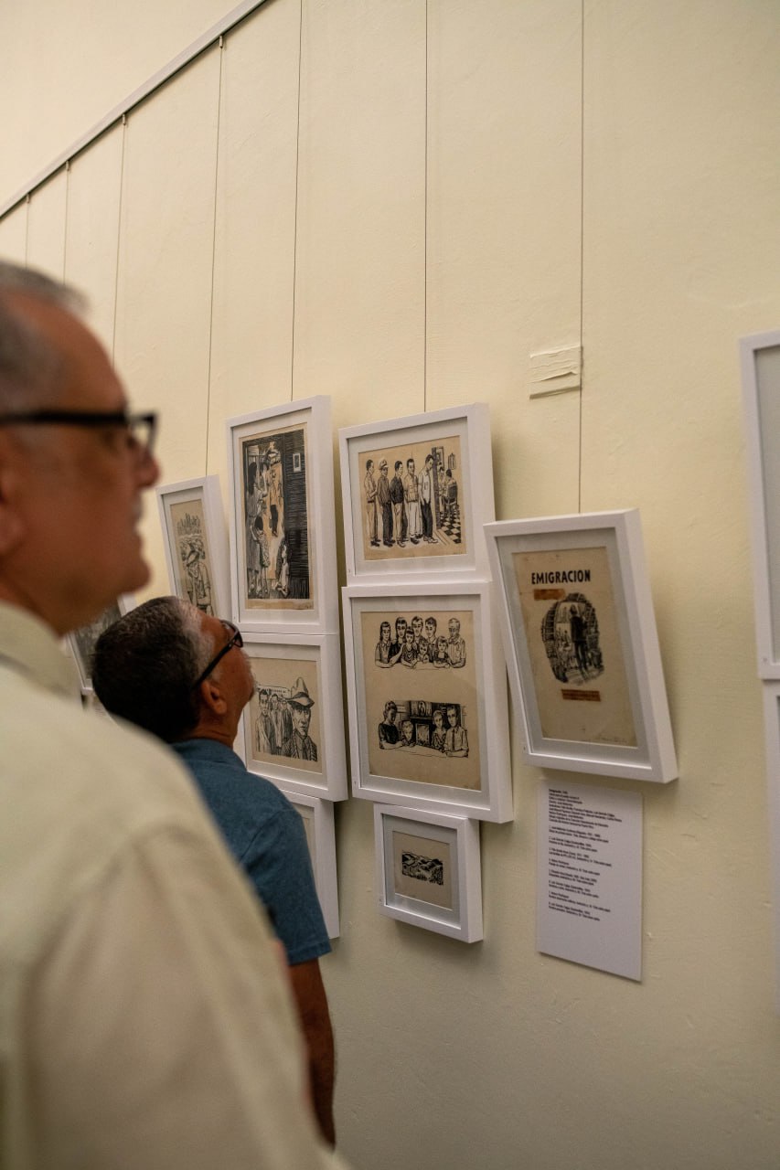 Publico disfruta de la muestra Voz entre tintas – Dibujo y gráfica en torno a la obra de René Marqués en la División de Educación a la Comunidad, fotos del ICP en Twitter