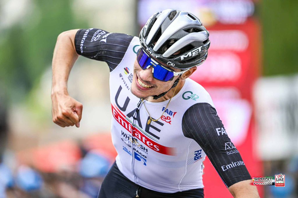 juann_ayuso's tweet photo. Con paciencia y perseverancia, las cosas terminan saliendo. Victoria en la etapa reina aquí en 🇨🇭. Vamos a luchar hasta el domingo por intentar mejorar en la GC. Gracias de nuevo a todo el @TeamEmiratesUAE y espero que @ginomaeder esté bien 🙏🏼⁣ https://t.co/FwgsNztKsA
